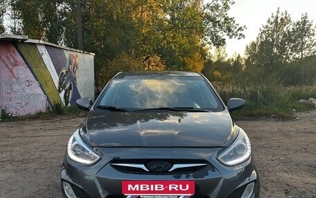 Hyundai Solaris II рестайлинг, 2013 год, 580 000 рублей, 3 фотография