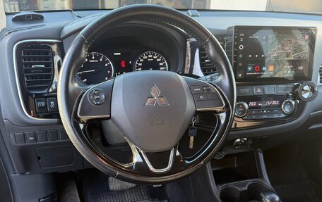 Mitsubishi Outlander III рестайлинг 3, 2015 год, 1 600 000 рублей, 4 фотография