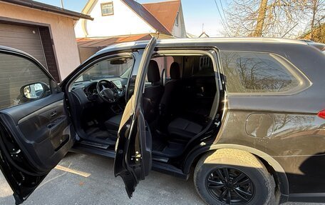 Mitsubishi Outlander III рестайлинг 3, 2015 год, 1 600 000 рублей, 6 фотография