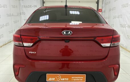 KIA Rio IV, 2018 год, 1 000 000 рублей, 5 фотография