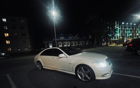 Mercedes-Benz S-Класс, 2011 год, 2 500 000 рублей, 2 фотография
