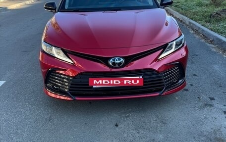 Toyota Camry, 2021 год, 3 300 000 рублей, 6 фотография