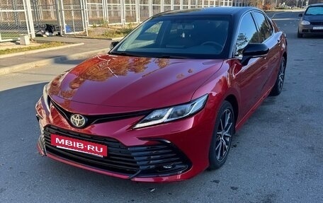 Toyota Camry, 2021 год, 3 300 000 рублей, 2 фотография