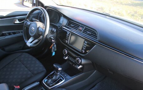 KIA Rio IV, 2018 год, 1 579 000 рублей, 9 фотография