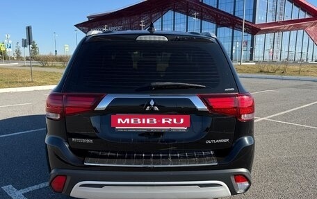 Mitsubishi Outlander III рестайлинг 3, 2018 год, 2 000 000 рублей, 7 фотография