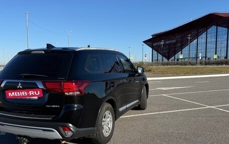 Mitsubishi Outlander III рестайлинг 3, 2018 год, 2 000 000 рублей, 6 фотография
