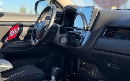 Mitsubishi Outlander III рестайлинг 3, 2018 год, 2 000 000 рублей, 12 фотография