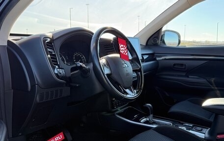 Mitsubishi Outlander III рестайлинг 3, 2018 год, 2 000 000 рублей, 11 фотография