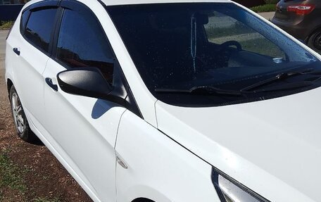 Hyundai Solaris II рестайлинг, 2014 год, 800 000 рублей, 4 фотография