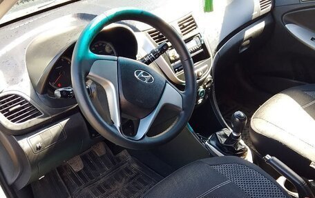 Hyundai Solaris II рестайлинг, 2014 год, 800 000 рублей, 9 фотография