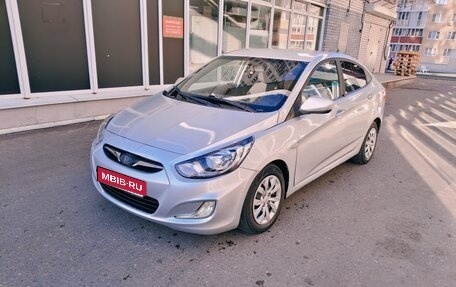 Hyundai Solaris II рестайлинг, 2013 год, 490 000 рублей, 1 фотография