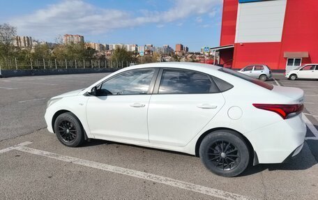 Hyundai Solaris II рестайлинг, 2018 год, 1 300 000 рублей, 2 фотография
