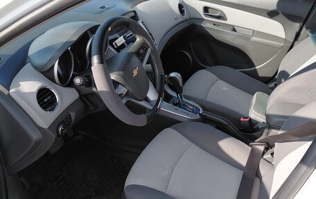 Chevrolet Cruze II, 2010 год, 750 000 рублей, 4 фотография