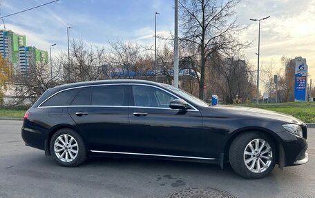 Mercedes-Benz E-Класс, 2019 год, 2 990 000 рублей, 3 фотография