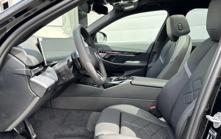 BMW 5 серия, 2025 год, 7 540 000 рублей, 4 фотография