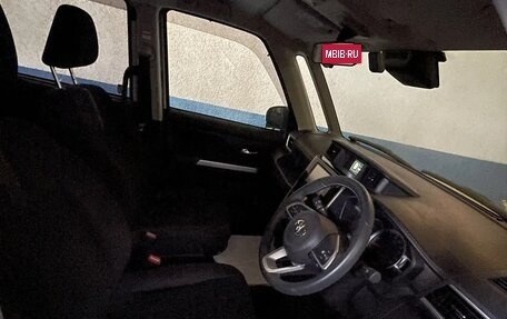 Toyota Roomy I, 2021 год, 1 575 000 рублей, 3 фотография