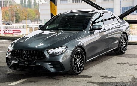 Mercedes-Benz E-Класс, 2020 год, 4 600 000 рублей, 2 фотография