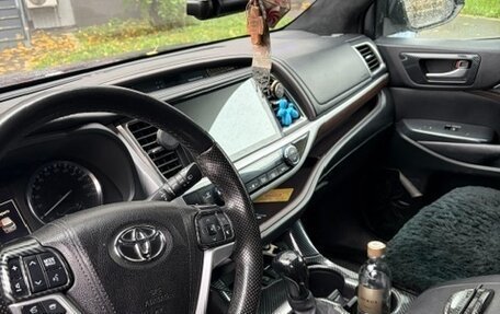 Toyota Highlander III, 2014 год, 3 000 250 рублей, 2 фотография