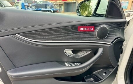 Mercedes-Benz E-Класс, 2019 год, 3 395 000 рублей, 4 фотография