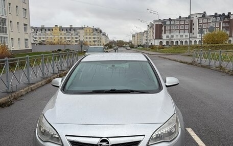 Opel Astra J, 2011 год, 550 000 рублей, 1 фотография
