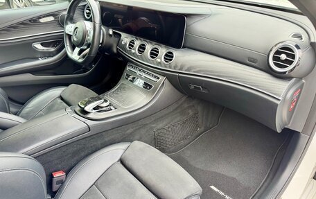Mercedes-Benz E-Класс, 2019 год, 3 395 000 рублей, 10 фотография