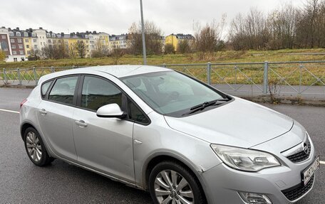 Opel Astra J, 2011 год, 550 000 рублей, 2 фотография