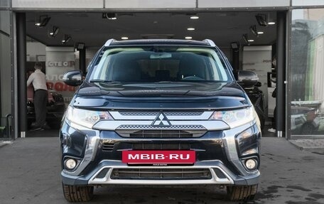 Mitsubishi Outlander III рестайлинг 3, 2018 год, 1 860 000 рублей, 2 фотография