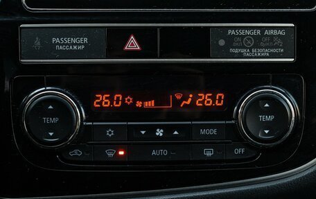 Mitsubishi Outlander III рестайлинг 3, 2018 год, 1 860 000 рублей, 14 фотография