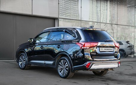 Mitsubishi Outlander III рестайлинг 3, 2018 год, 1 860 000 рублей, 6 фотография