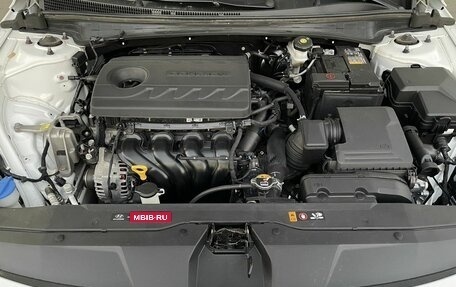 Hyundai Elantra, 2022 год, 1 988 000 рублей, 10 фотография