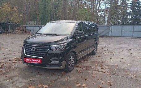 Hyundai H-1 II рестайлинг, 2021 год, 4 300 000 рублей, 2 фотография