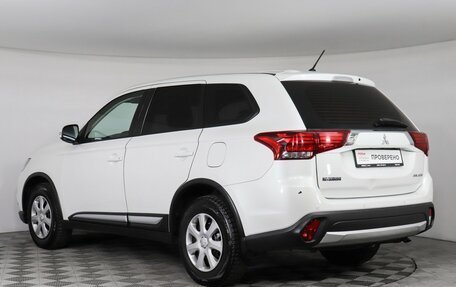 Mitsubishi Outlander III рестайлинг 3, 2016 год, 1 727 000 рублей, 10 фотография