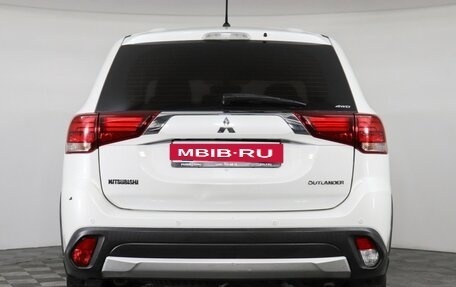 Mitsubishi Outlander III рестайлинг 3, 2016 год, 1 727 000 рублей, 9 фотография