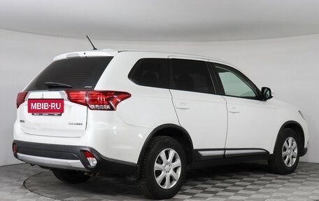Mitsubishi Outlander III рестайлинг 3, 2016 год, 1 727 000 рублей, 8 фотография