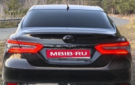 Toyota Camry, 2022 год, 3 500 000 рублей, 2 фотография