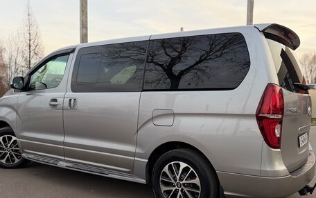 Hyundai Grand Starex Grand Starex I рестайлинг 2, 2020 год, 4 300 000 рублей, 5 фотография