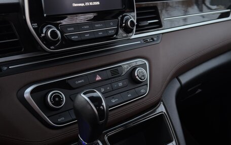 Hyundai Grand Starex Grand Starex I рестайлинг 2, 2020 год, 4 300 000 рублей, 14 фотография