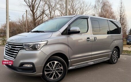 Hyundai Grand Starex Grand Starex I рестайлинг 2, 2020 год, 4 300 000 рублей, 3 фотография