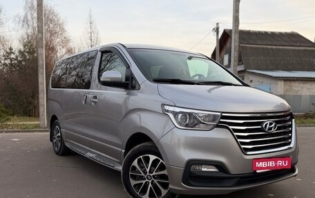 Hyundai Grand Starex Grand Starex I рестайлинг 2, 2020 год, 4 300 000 рублей, 2 фотография