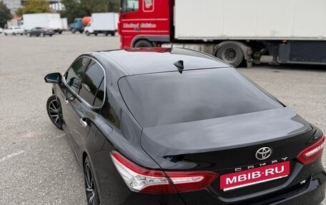 Toyota Camry, 2018 год, 2 490 000 рублей, 3 фотография