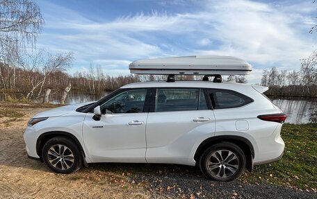 Toyota Highlander, 2022 год, 4 800 000 рублей, 3 фотография
