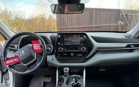 Toyota Highlander, 2022 год, 4 800 000 рублей, 12 фотография