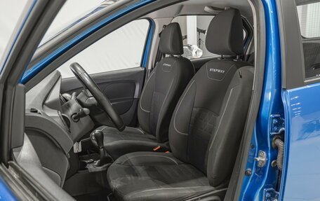 Renault Logan II, 2018 год, 890 000 рублей, 10 фотография