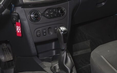 Renault Logan II, 2018 год, 890 000 рублей, 11 фотография
