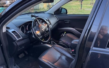 Mitsubishi Outlander III рестайлинг 3, 2010 год, 990 000 рублей, 4 фотография