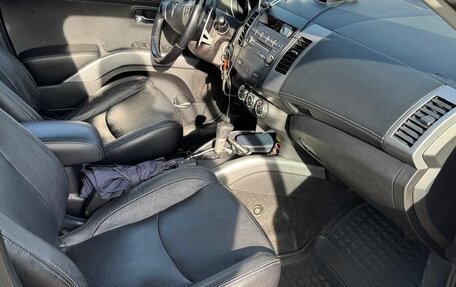 Mitsubishi Outlander III рестайлинг 3, 2010 год, 990 000 рублей, 7 фотография
