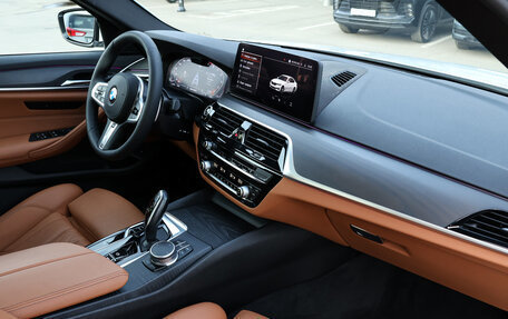 BMW 5 серия, 2021 год, 3 700 000 рублей, 9 фотография