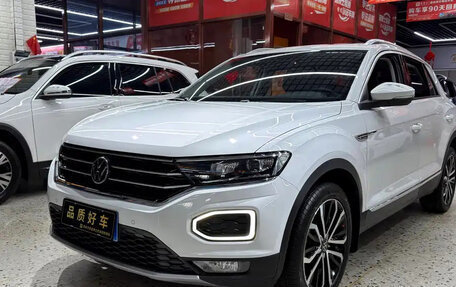 Volkswagen T-Roc I, 2023 год, 1 430 000 рублей, 3 фотография