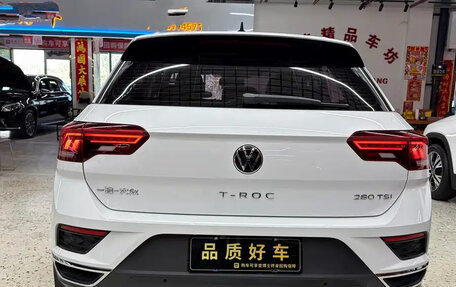 Volkswagen T-Roc I, 2023 год, 1 430 000 рублей, 5 фотография