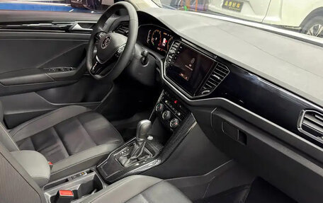 Volkswagen T-Roc I, 2023 год, 1 430 000 рублей, 12 фотография